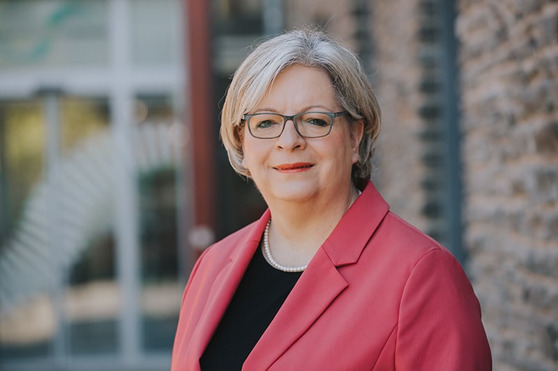 Stephanie Nickels – Acht erfolgreiche Jahre als Bürgermeisterin der Verbandsgemeinde Ruwer Stephanie Nickels - Acht erfolgreiche Jahre als Bürgermeisterin der Verbandsgemeinde Ruwer